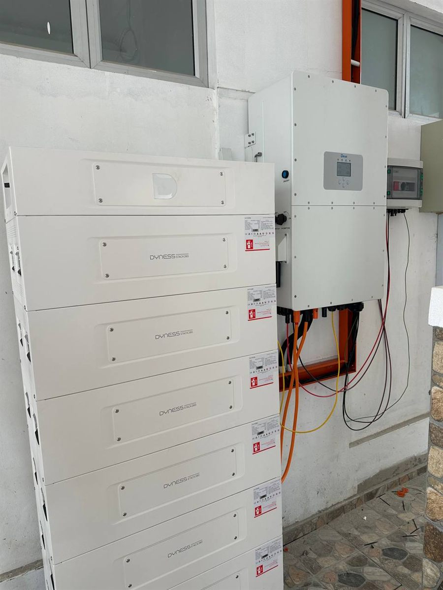 Commercial Villa Resort solar inverter and battery equipment